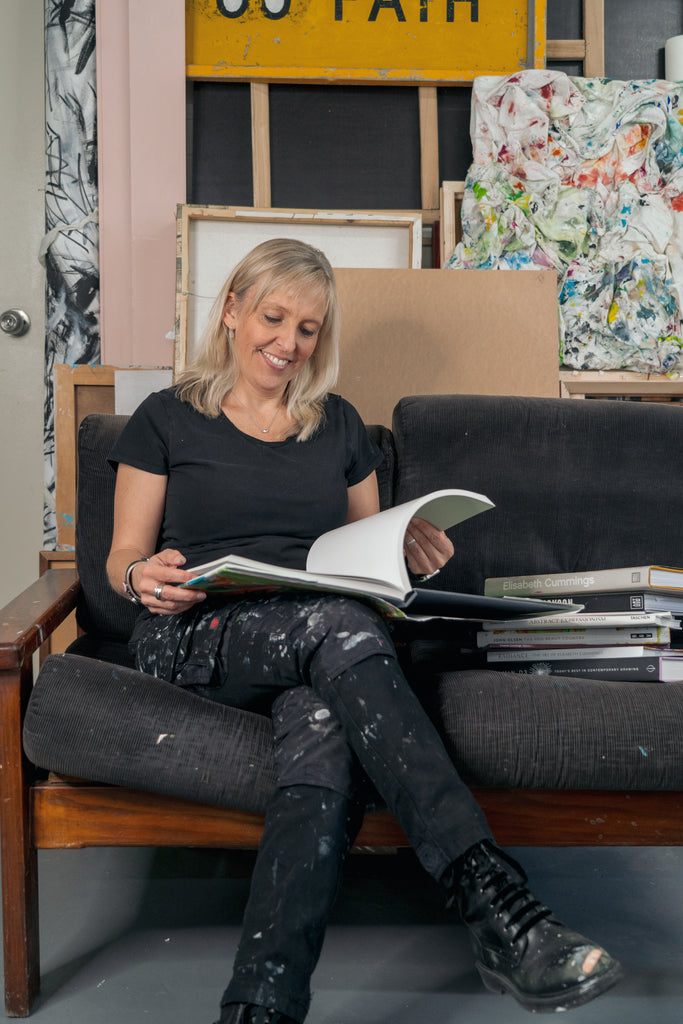 Gitte_in_her_studio_browsing_Abstract_Expressionist_Books