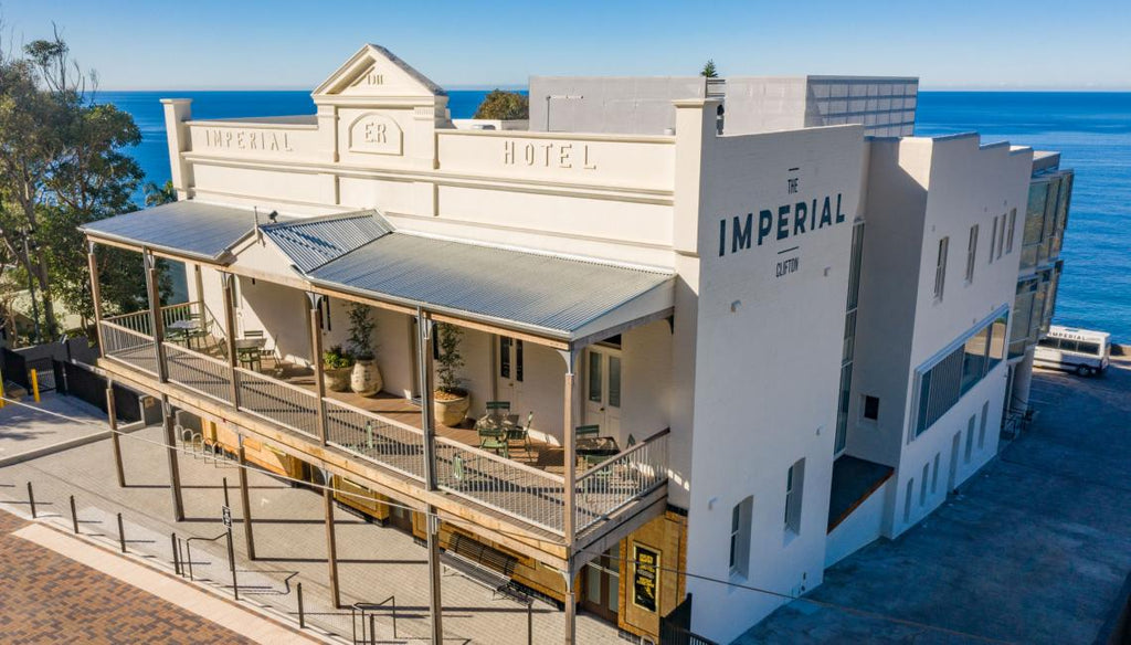Hotel named 'Imperial' with ocean view