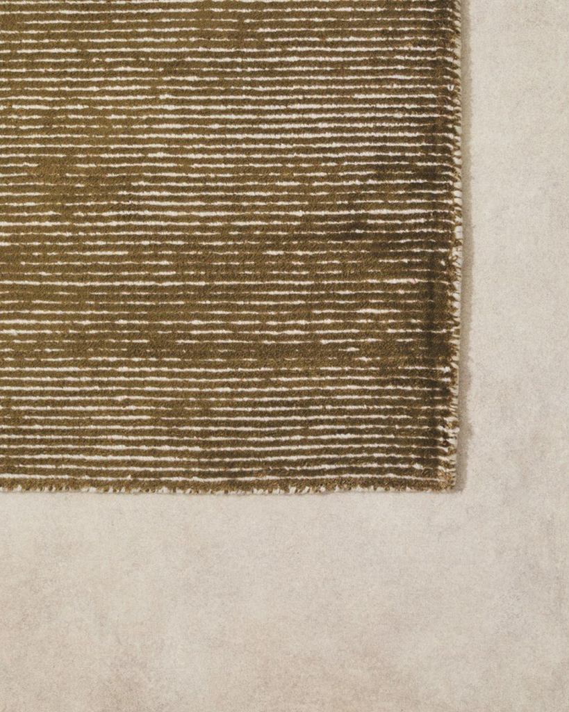 Few & Far Wallace Rug in Forrest green colour